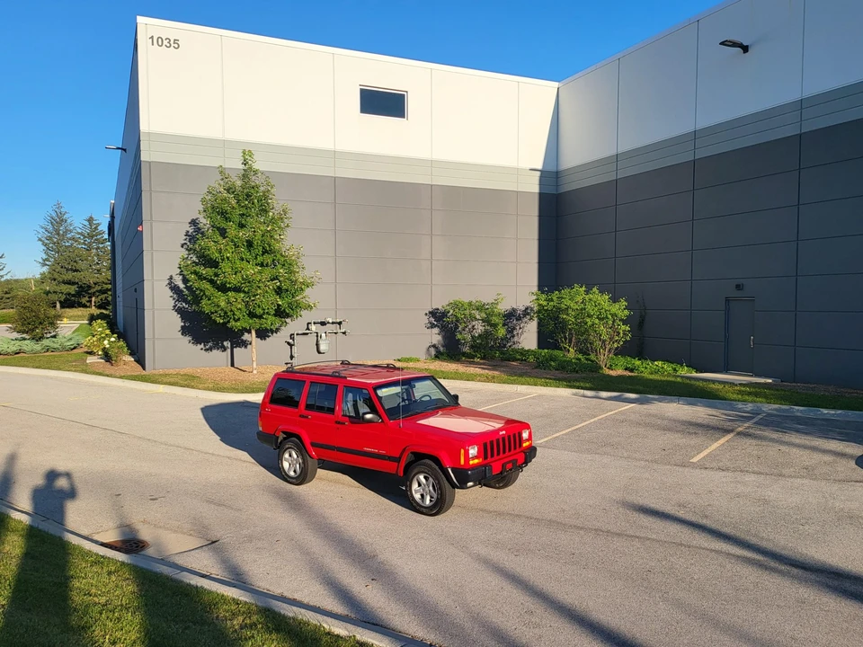 2000 Jeep XJ Cherokee - Image 2 of 31