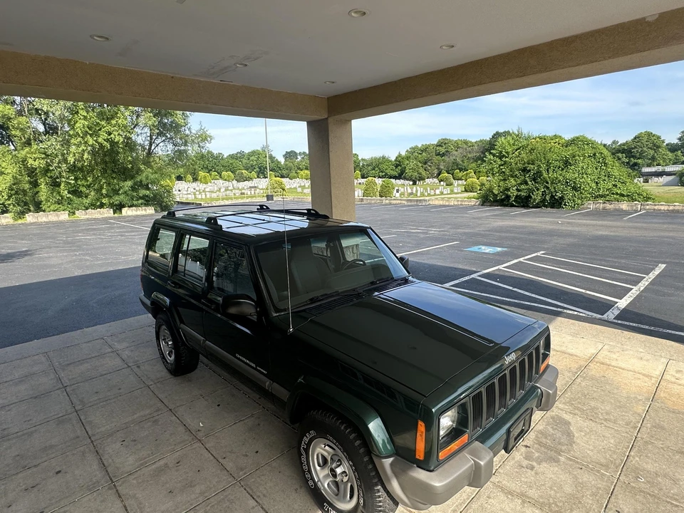 2000 Jeep XJ Cherokee - Image 16 of 31