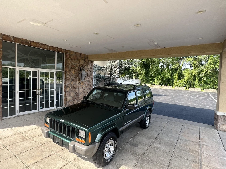2000 Jeep XJ Cherokee - Image 11 of 31