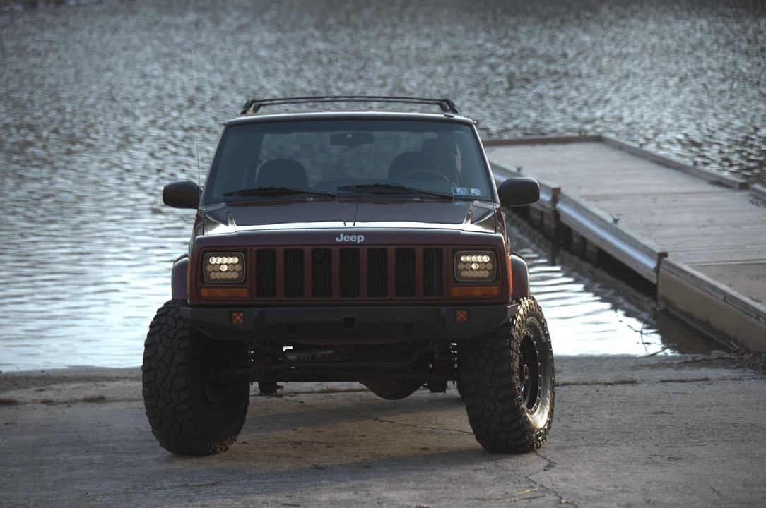 2000 Jeep XJ Cherokee - Image 13 of 31