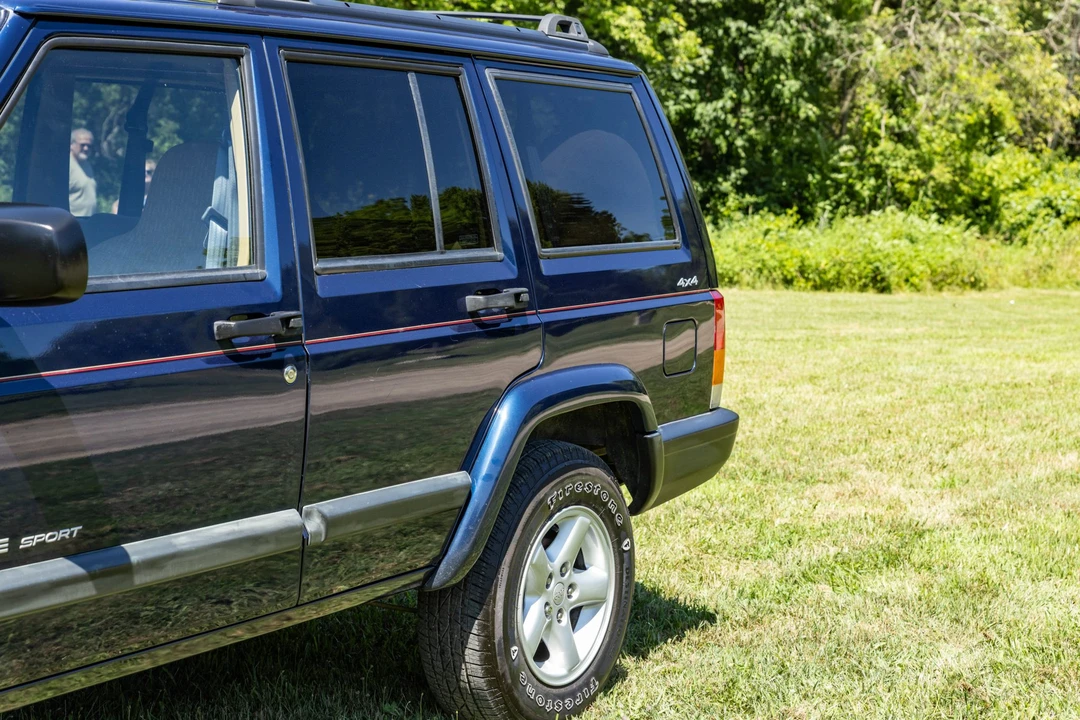 2000 Jeep XJ Cherokee - Image 16 of 31