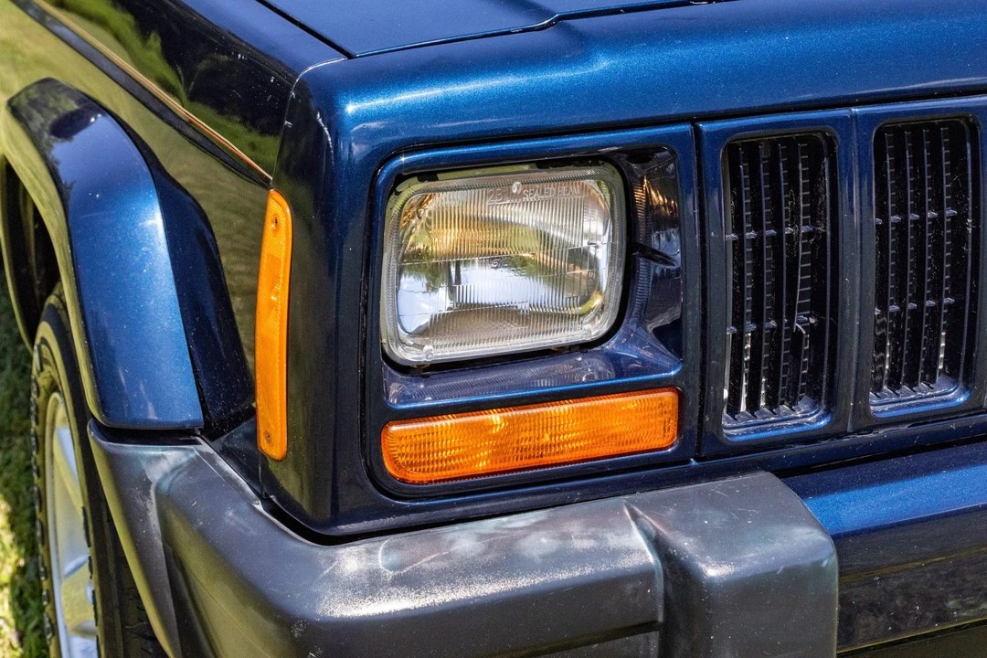 2000 Jeep XJ Cherokee - Image 17 of 31