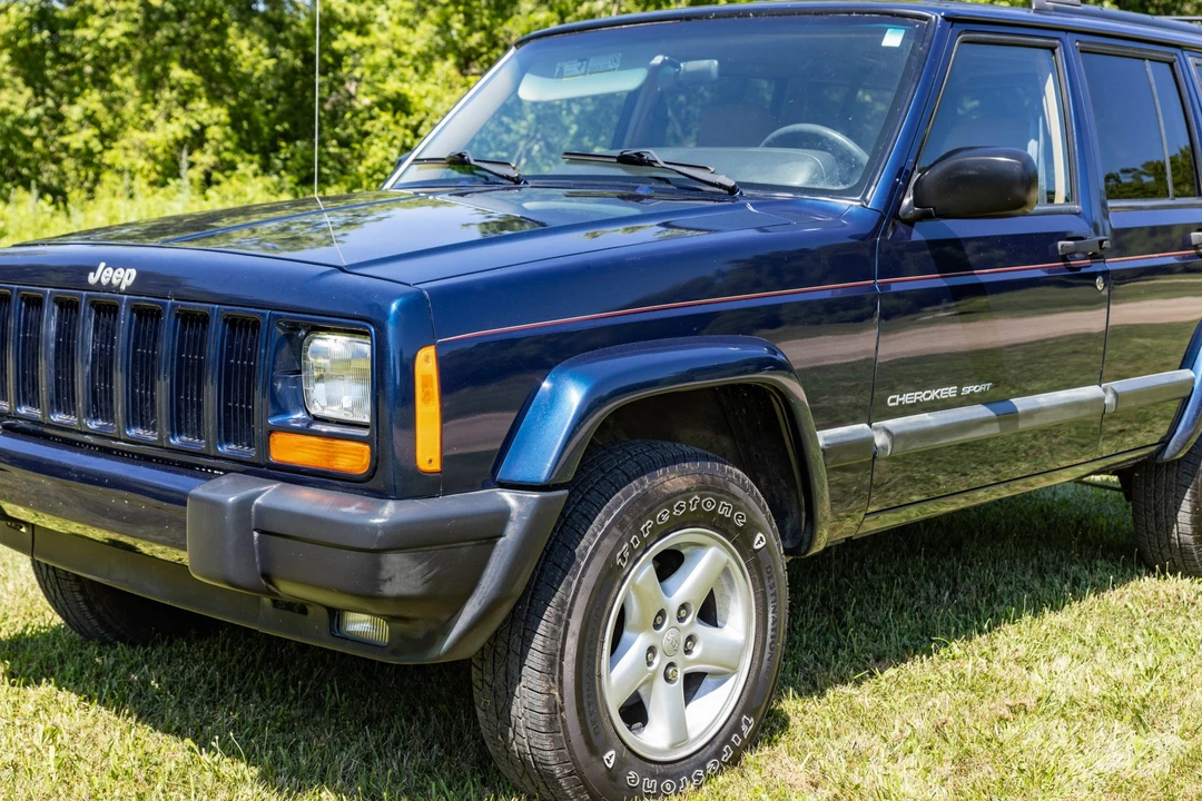 2000 Jeep XJ Cherokee - Image 2 of 31