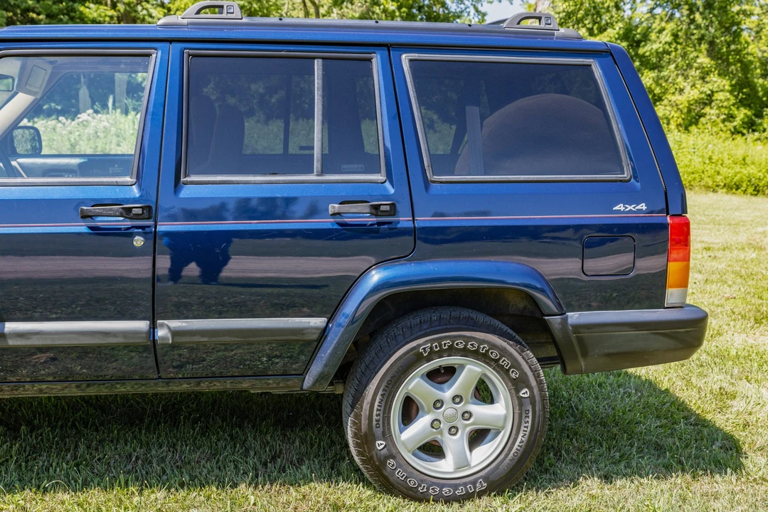2000 Jeep XJ Cherokee - Image 15 of 31