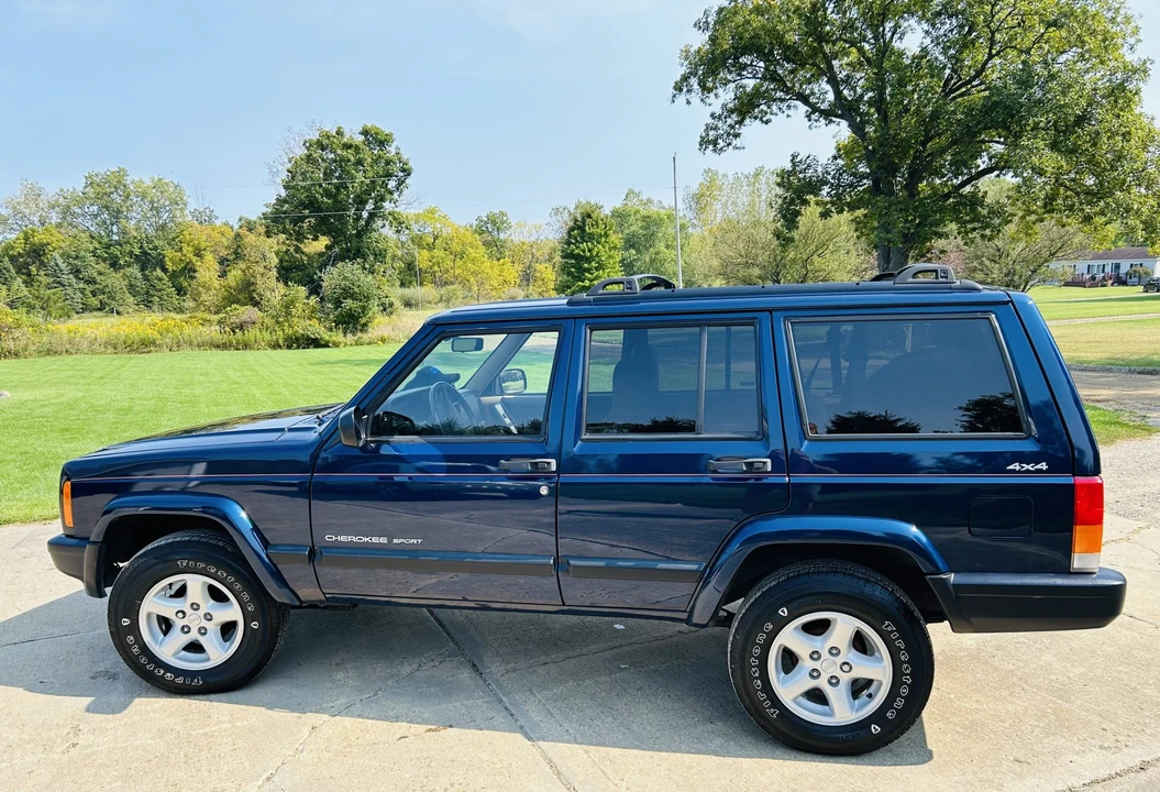 2000 Jeep XJ Cherokee - Image 13 of 31