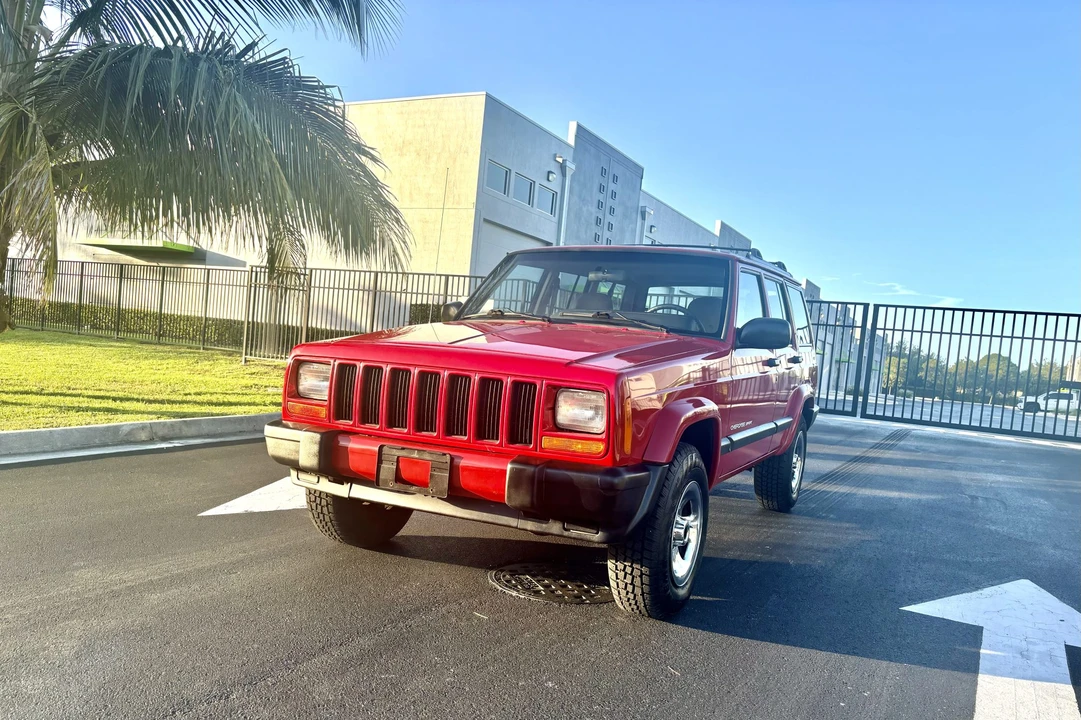 2000 Jeep XJ Cherokee - Image 2 of 31