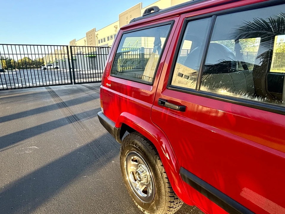 2000 Jeep XJ Cherokee - Image 17 of 31