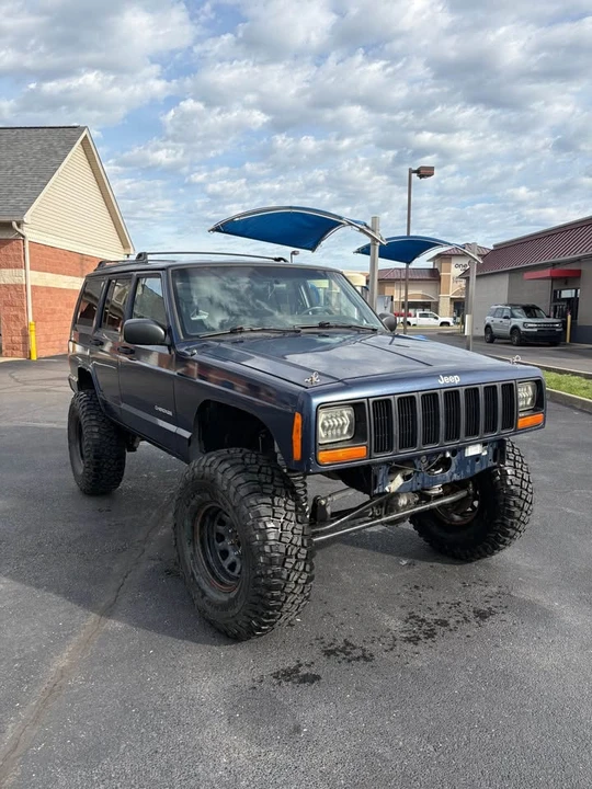 2000 Jeep XJ Cherokee - Image 3 of 11