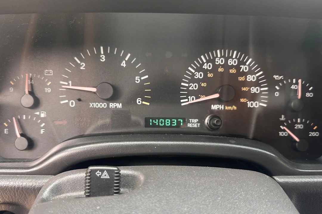 2000 Jeep XJ Cherokee - Image 22 of 31