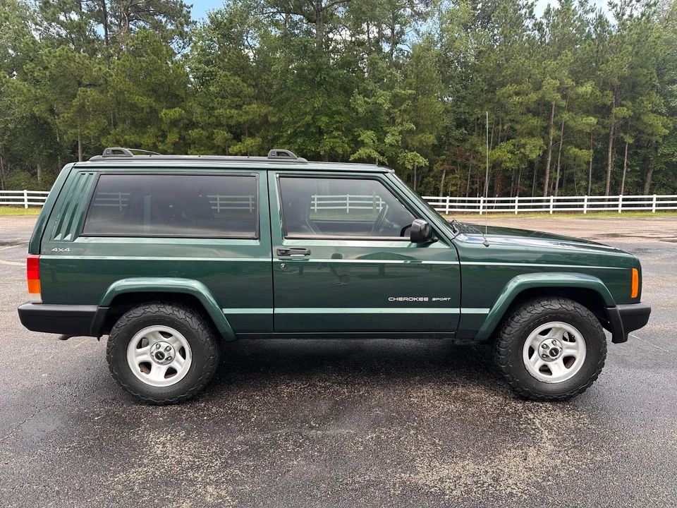 2000 Jeep XJ Cherokee - Image 11 of 31