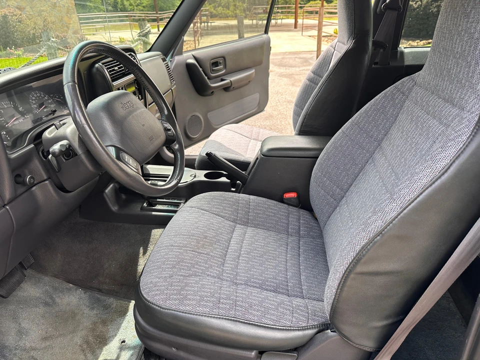 2000 Jeep XJ Cherokee - Image 23 of 31