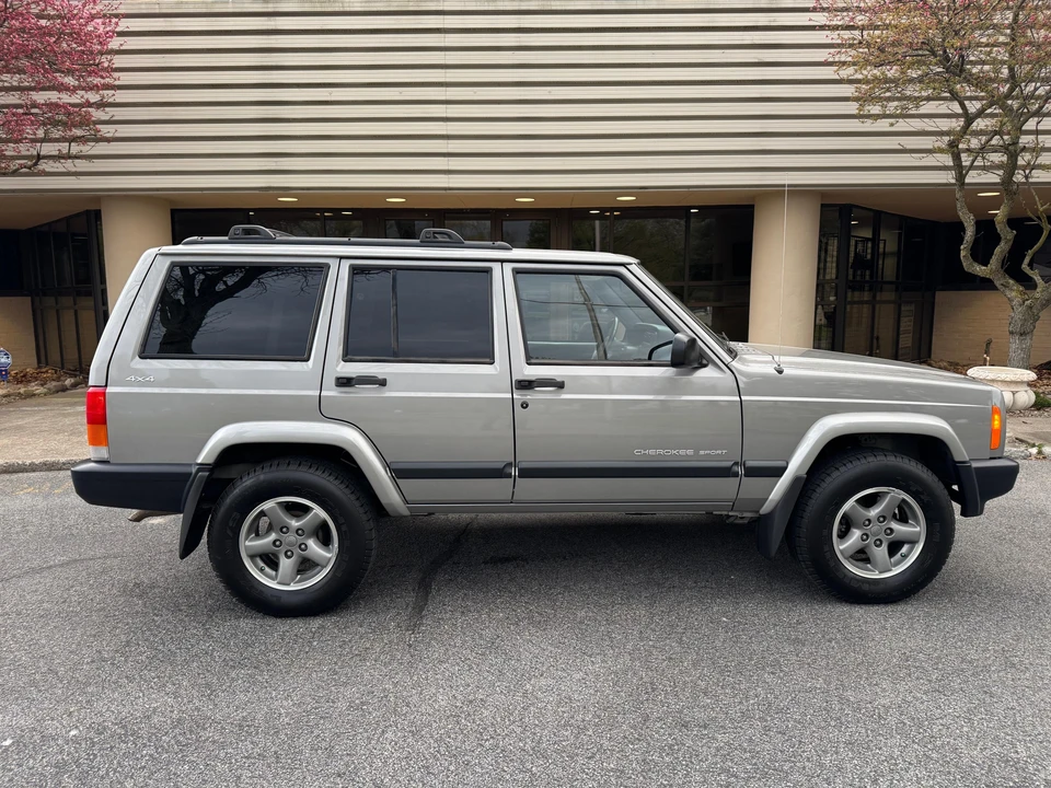 2000 Jeep XJ Cherokee - Image 27 of 31