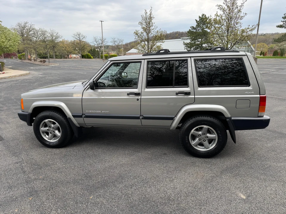 2000 Jeep XJ Cherokee - Image 11 of 31