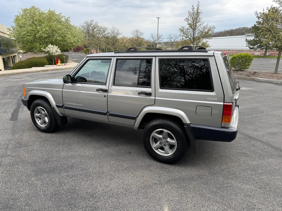 2000 Jeep XJ Cherokee - Image 13 of 31