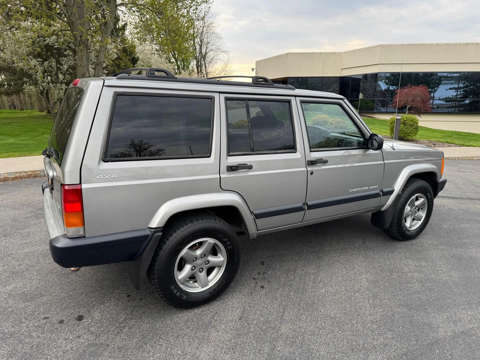 2000 Jeep XJ Cherokee - Image 26 of 31