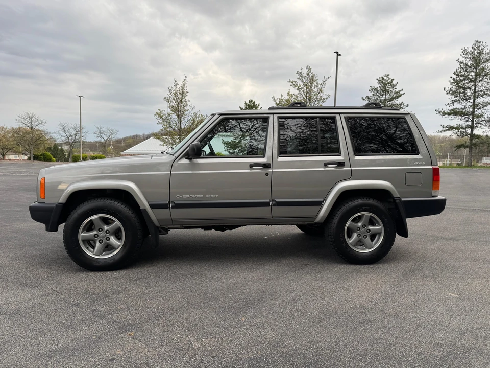 2000 Jeep XJ Cherokee - Image 12 of 31