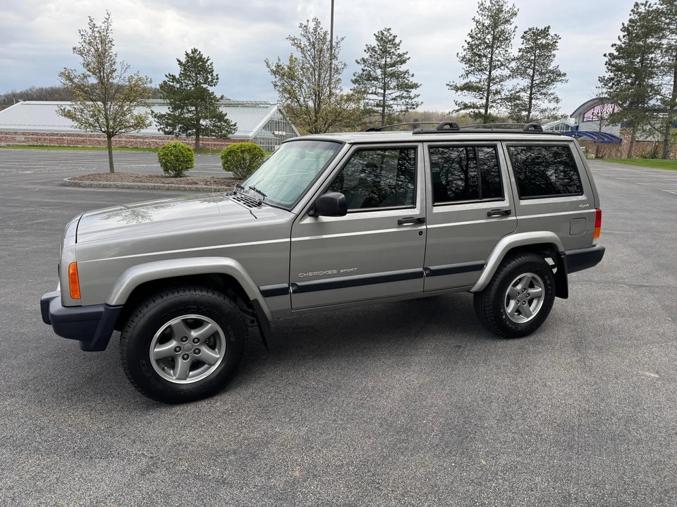 2000 Jeep XJ Cherokee - Image 10 of 31