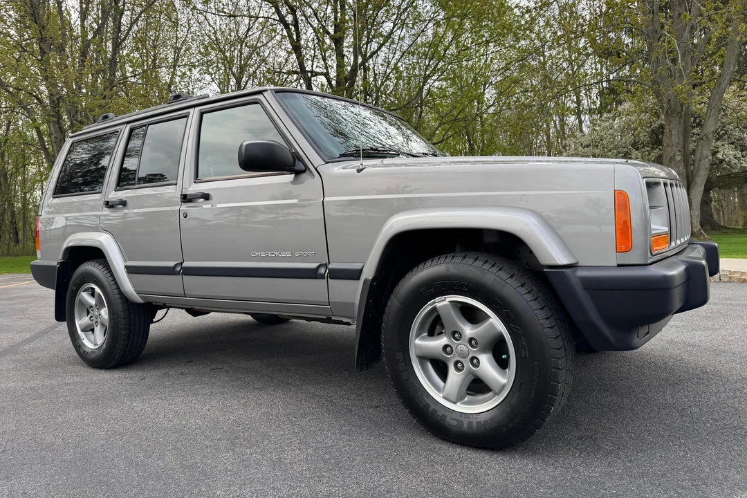 2000 Jeep XJ Cherokee - Image 2 of 31