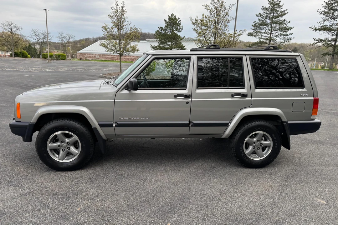 2000 Jeep XJ Cherokee - Image 3 of 31