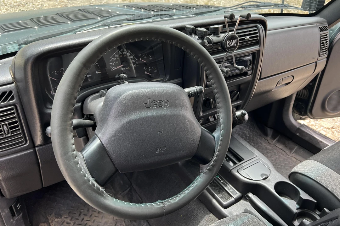 2000 Jeep XJ Cherokee - Image 27 of 30