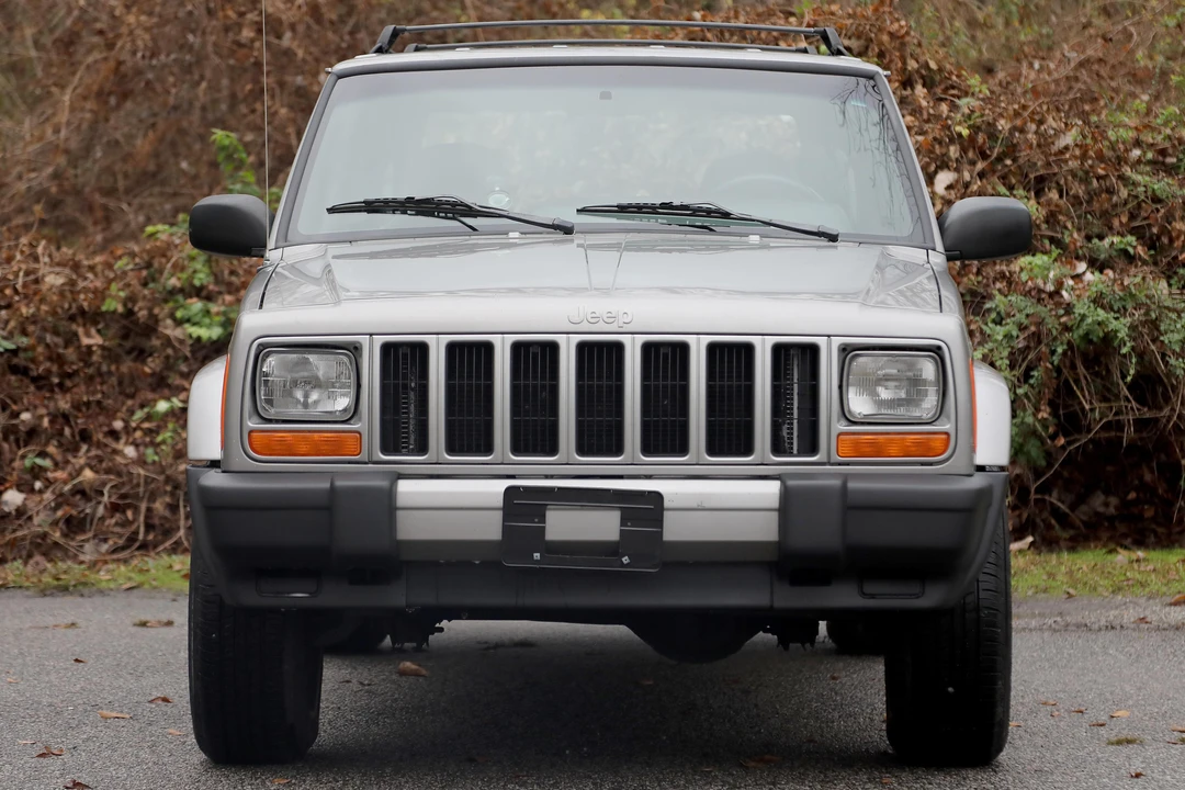 2000 Jeep XJ Cherokee - Image 2 of 5