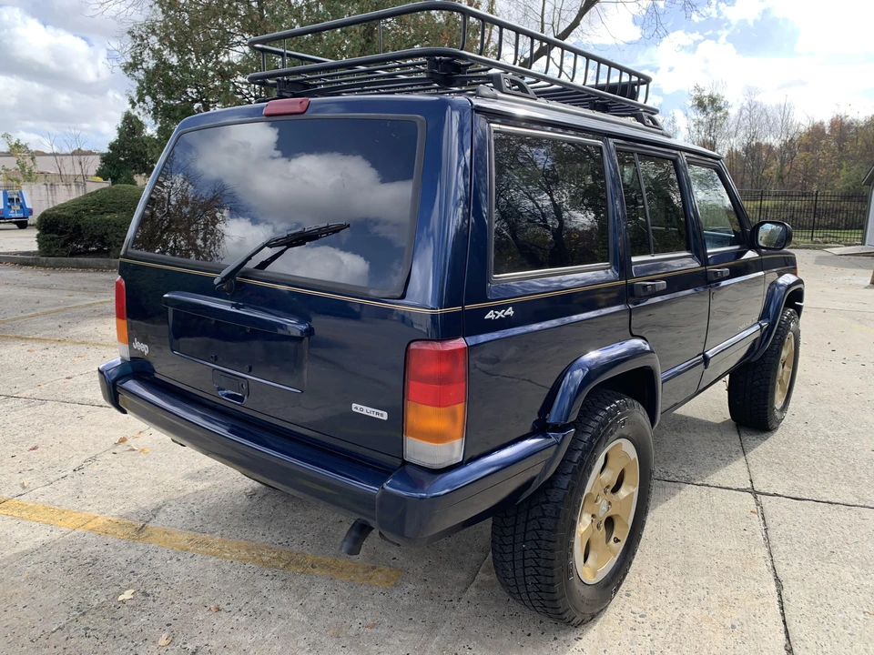 2000 Jeep XJ Cherokee - Image 13 of 31