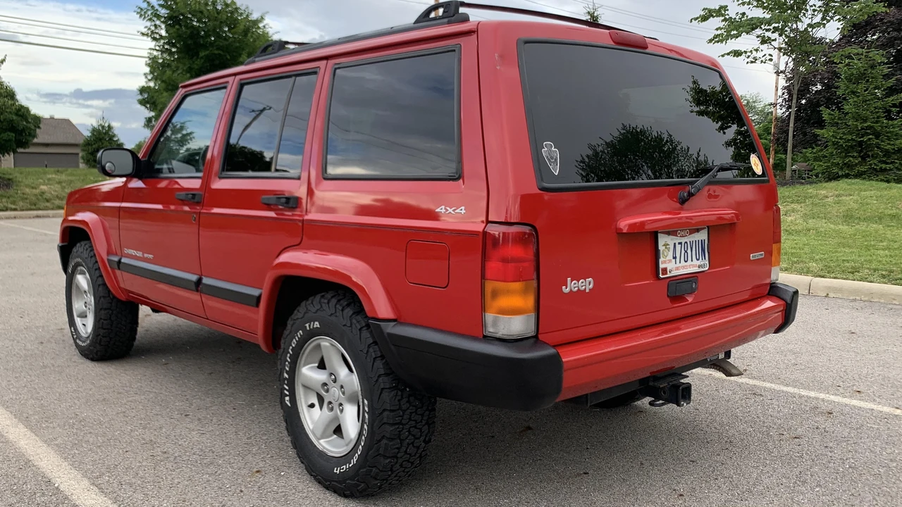 2000 Jeep XJ Cherokee - Image 9 of 31