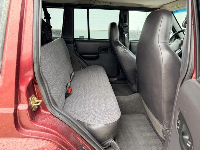 2000 Jeep XJ Cherokee - Image 13 of 31