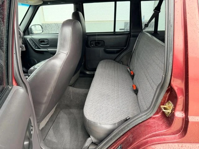 2000 Jeep XJ Cherokee - Image 11 of 31