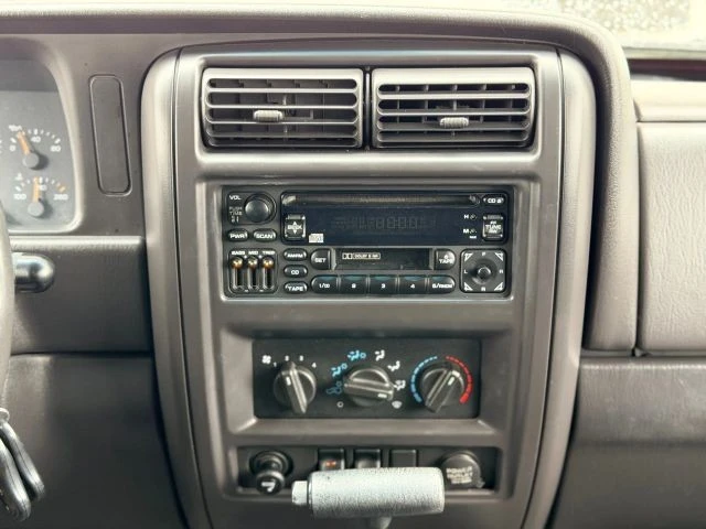 2000 Jeep XJ Cherokee - Image 19 of 31
