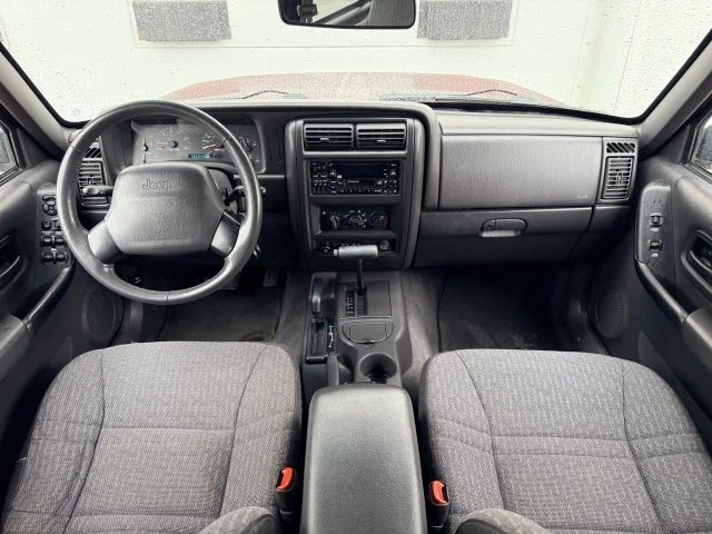 2000 Jeep XJ Cherokee - Image 17 of 31