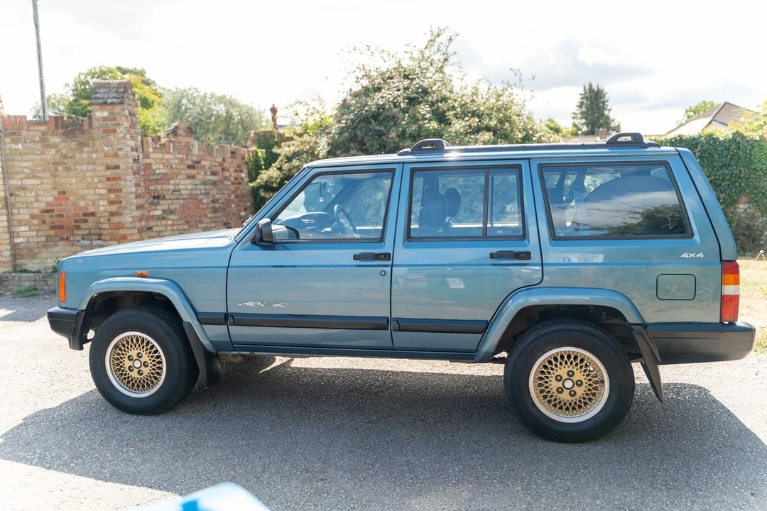 2000 Jeep XJ Cherokee - Image 7 of 30