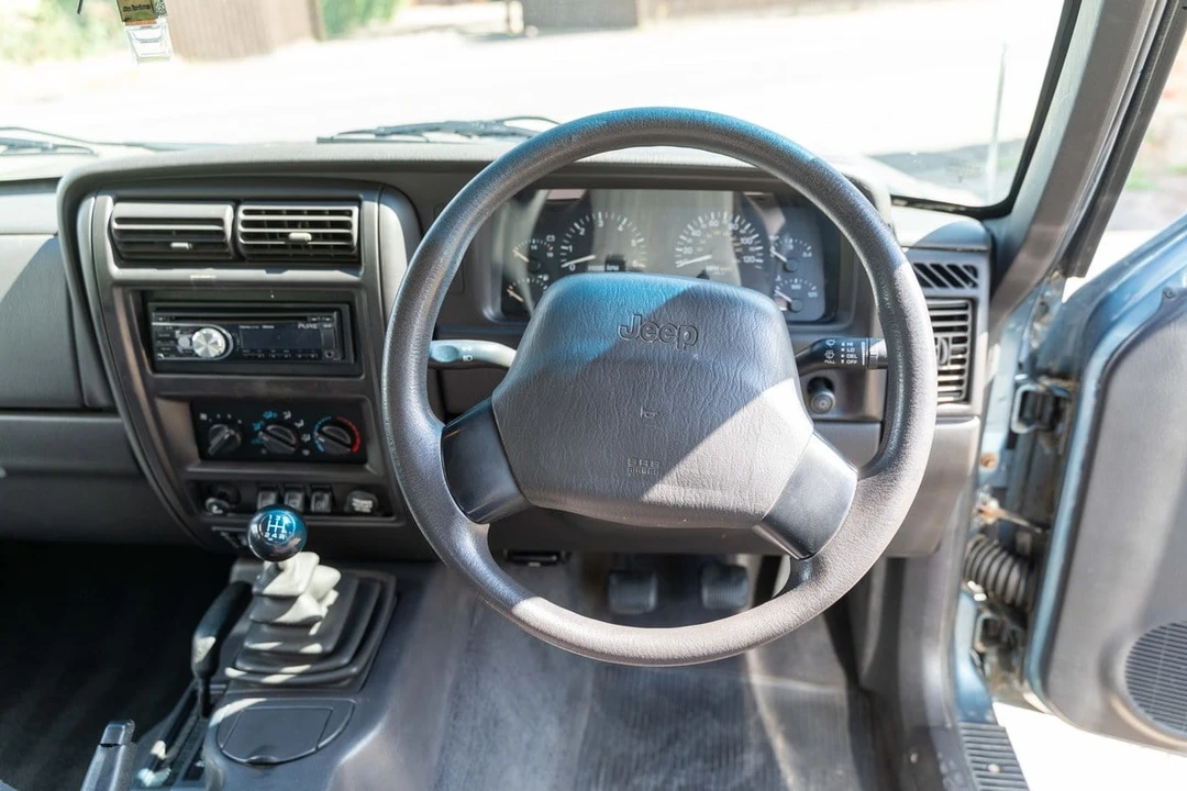 2000 Jeep XJ Cherokee - Image 26 of 30