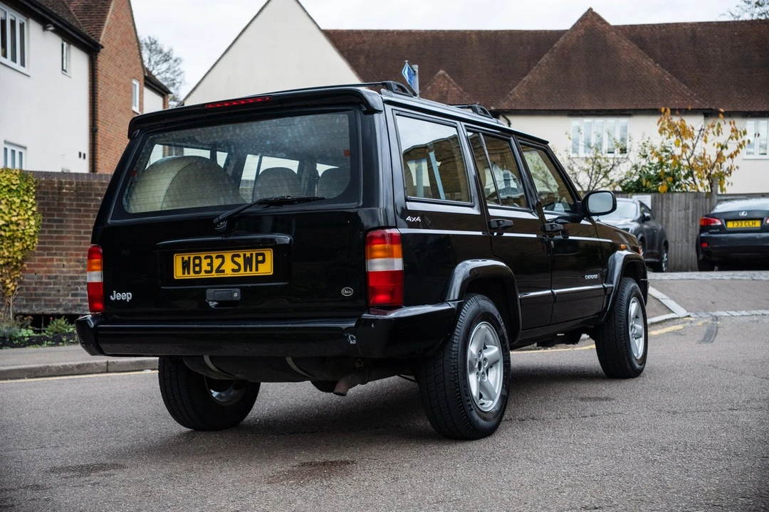 2000 Jeep XJ Cherokee - Image 17 of 30