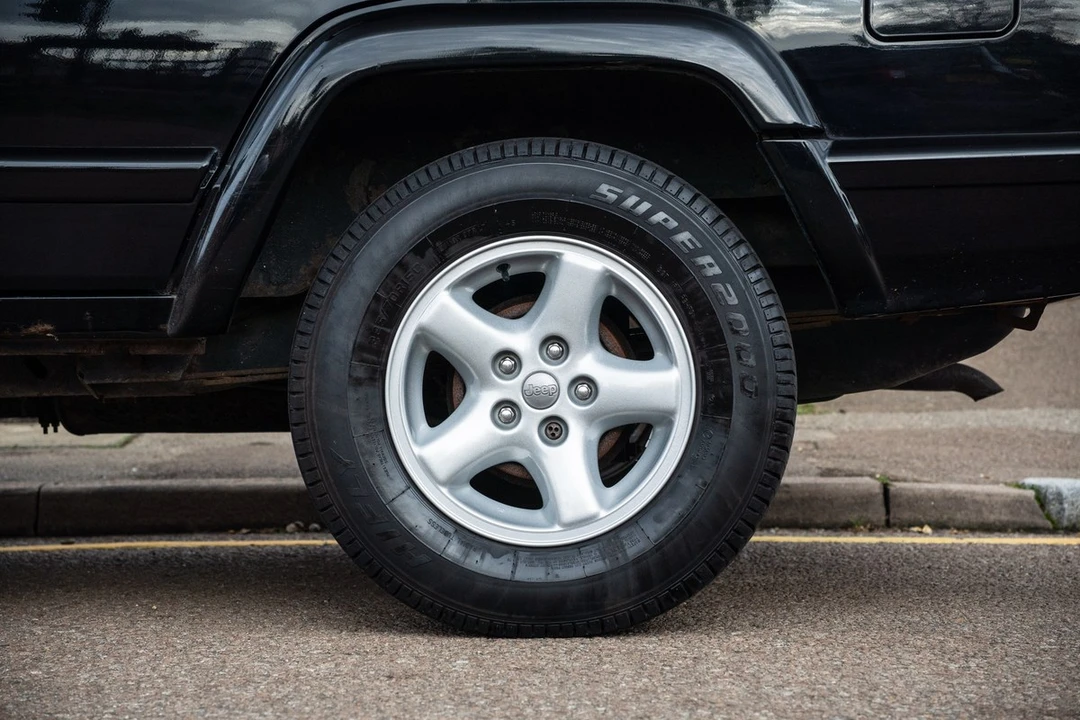 2000 Jeep XJ Cherokee - Image 27 of 30