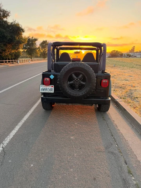 2000 Jeep Wrangler - Image 3 of 8