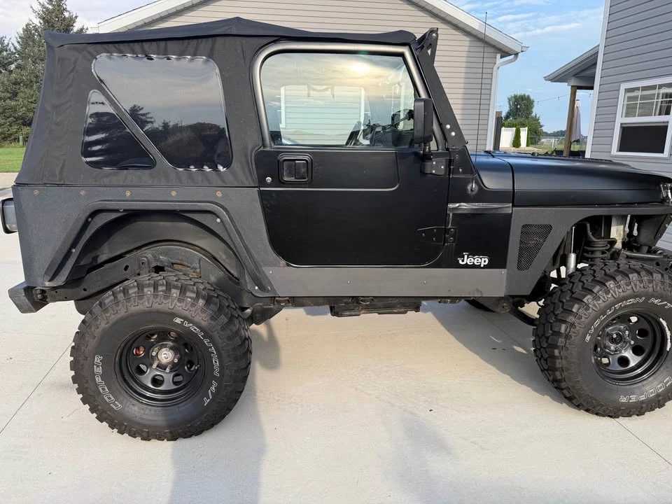 2000 Jeep TJ Wrangler - Image 2 of 11