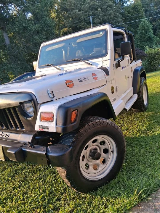 2000 Jeep TJ Wrangler - Image 3 of 4