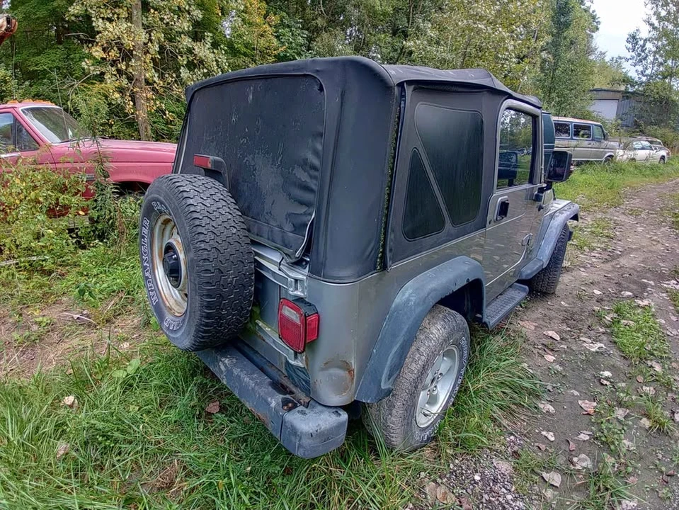 2000 Jeep TJ Wrangler - Image 2 of 10