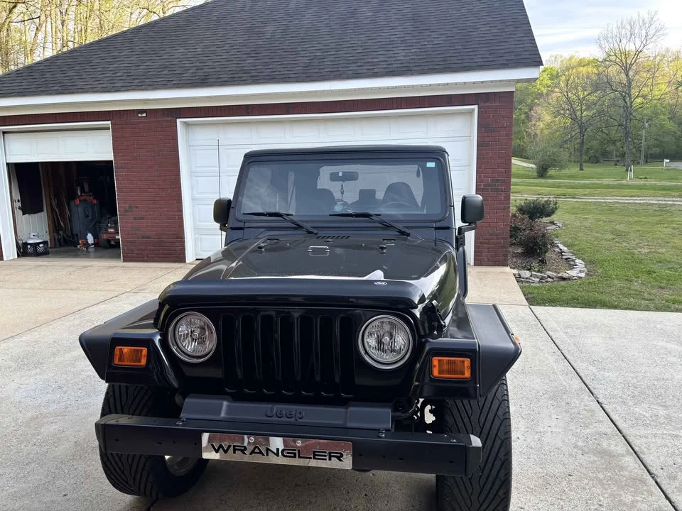 2000 Jeep TJ Wrangler - Image 2 of 3