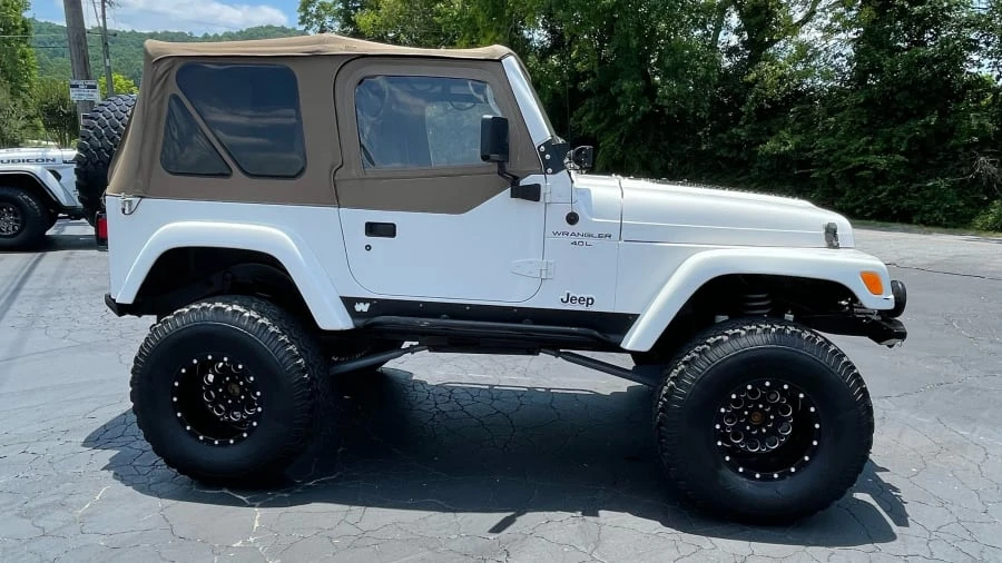 2000 Jeep TJ Wrangler - Image 2 of 11
