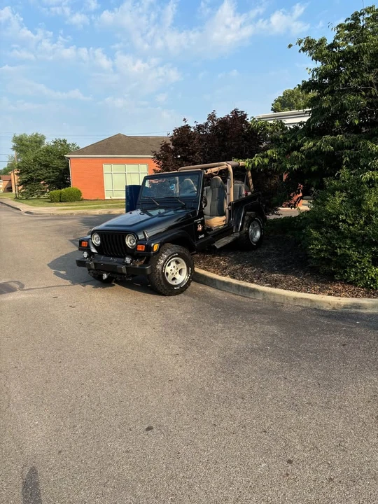 2000 Jeep TJ Wrangler - Image 2 of 3