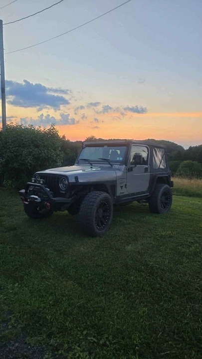 2000 Jeep TJ Wrangler - Image 2 of 2
