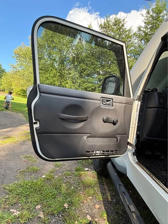 2000 Jeep TJ Wrangler - Image 2 of 11