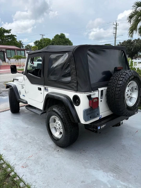 2000 Jeep TJ Wrangler - Image 2 of 9
