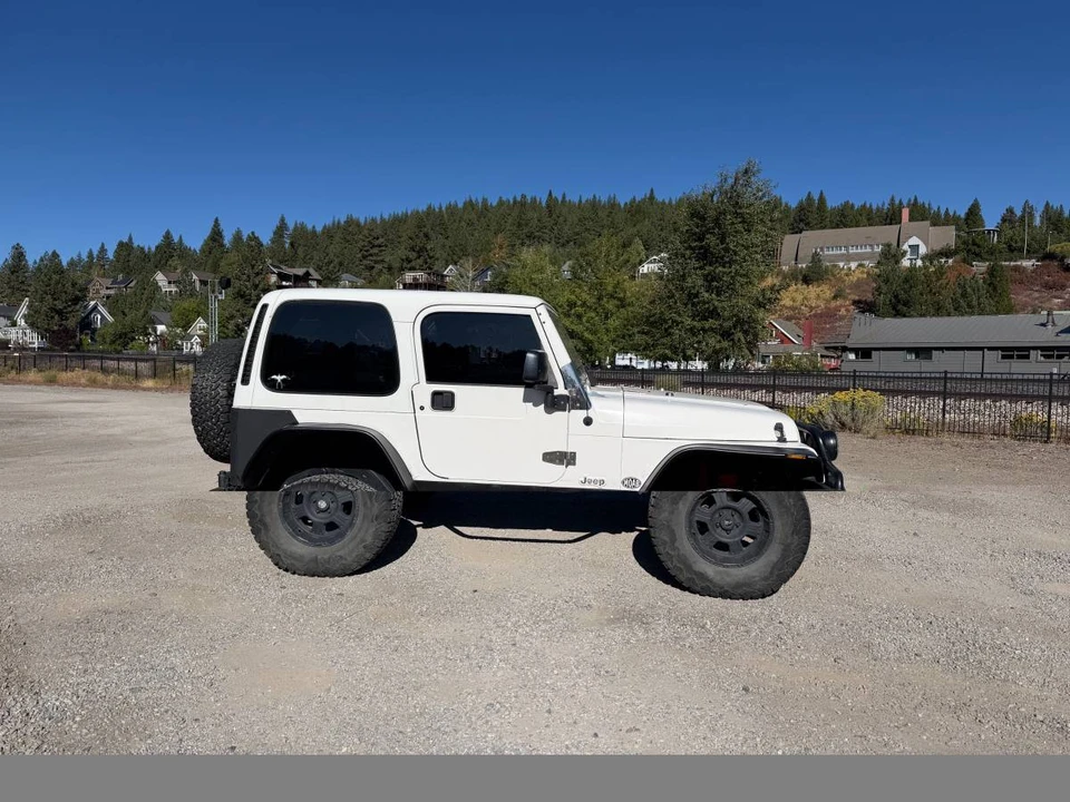 2000 Jeep TJ Wrangler - Image 2 of 17