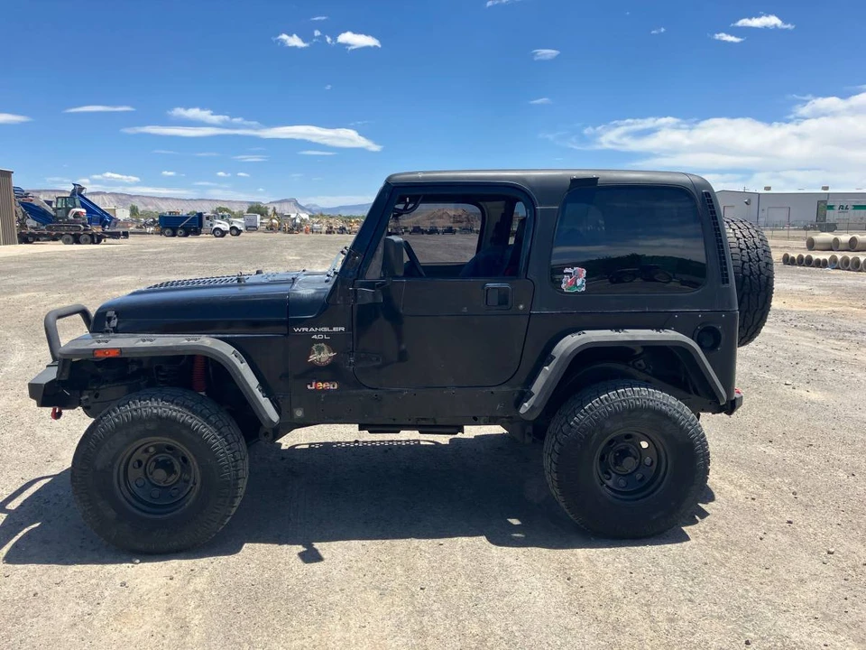 2000 Jeep TJ Wrangler - Image 2 of 10