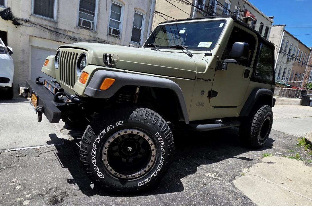 2000 Jeep TJ Wrangler - Image 2 of 10