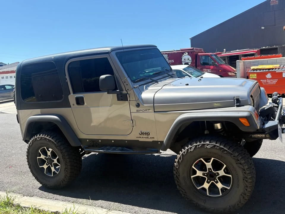 2000 Jeep TJ Wrangler - Image 2 of 5