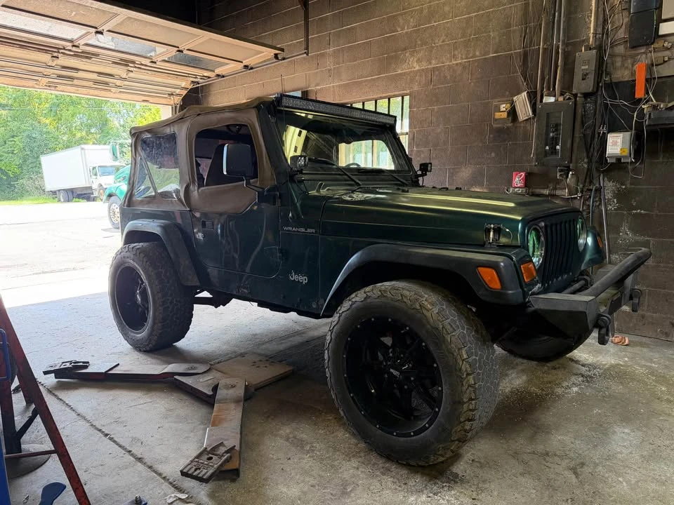 2000 Jeep TJ Wrangler - Image 2 of 18